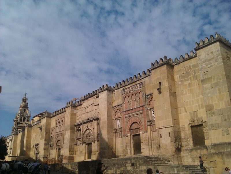 Córdoba: Mosque-Cathedral & Alcazar Guided Tour - Meeting Point and Important Information
