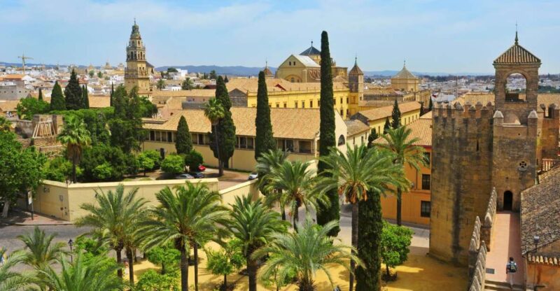 Córdoba: Mosque-Cathedral, Synagogue and Alcázar Guided Tour - Key Points