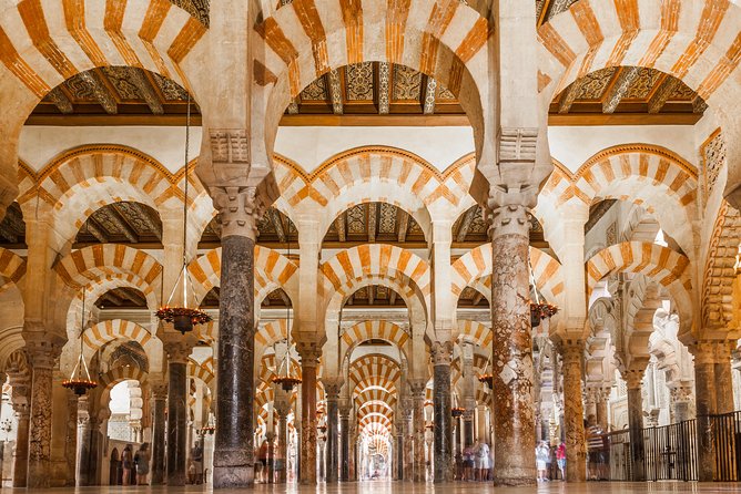 Cordoba Mosque & Jewish Quarter Guided Tour With Tickets - Exploring the Jewish Quarter