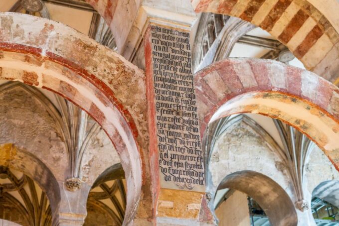 Córdoba: Mosque, Jewish Quarter & Synagogue Tour With Ticket - Visiting the Córdoba Synagogue
