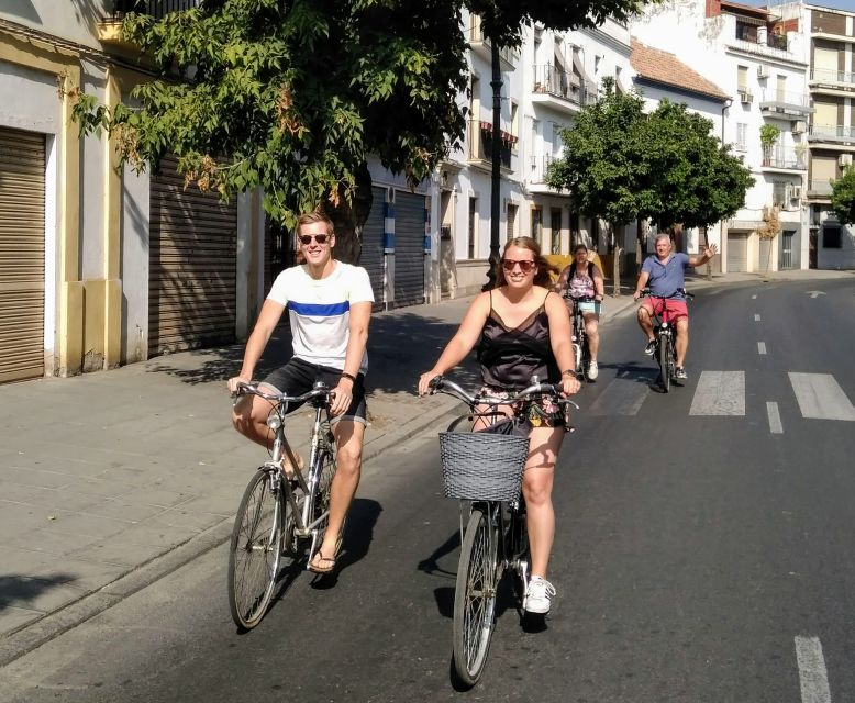 Córdoba: Private Bike Highlights Tour With Personal Guide - Palacio De Viana
