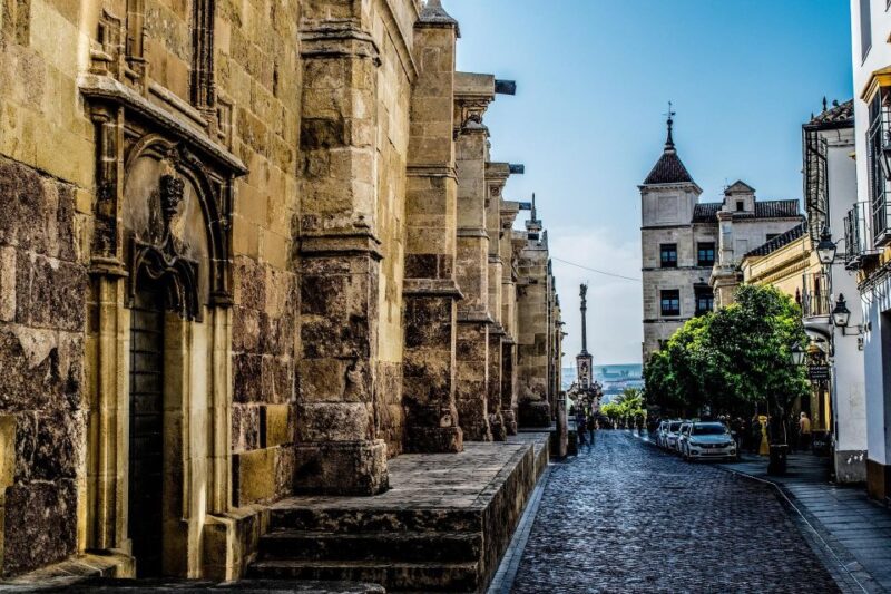 Córdoba - Private Tour Including Visit to the Fortress - Puente Romano