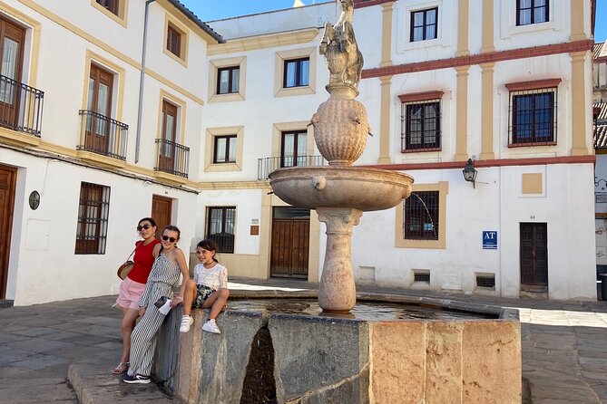 Córdoba Scavenger Hunt and City Highlights Walking Tour - Exploring Córdoba