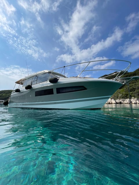 Corfu : Private Motor-Yacht Cruise With Corfu Town Views - Historical Landmark Visits