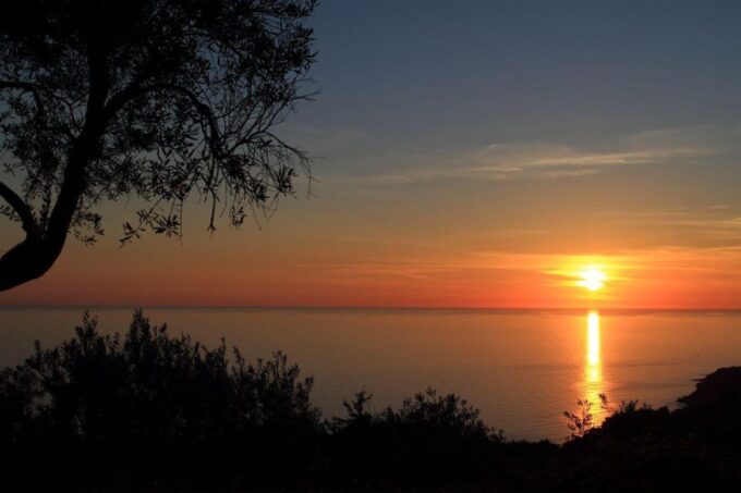 Corfu Town Walking Tour & Mouse Island Cruise With BBQ Meal - BBQ Feast on Board
