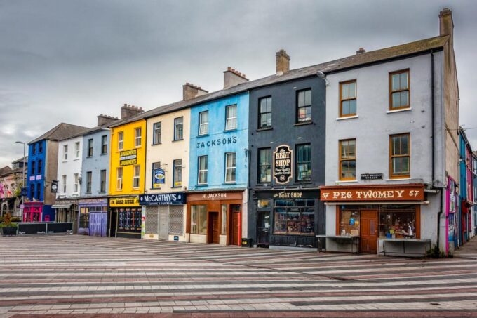 Corks Flavorful Footsteps: A Walking Food Adventure - Strolling Through Maccurtain Street