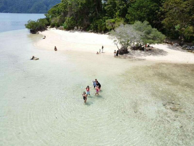CORON TOUR - PRIVATE BOAT RENTAL with LUNCH (7 Destinations) - Siete Pecados or Coral Garden: Marine Life Paradise
