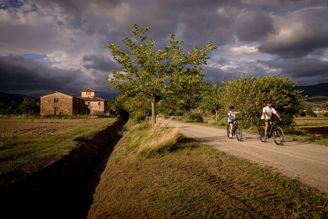 Cortona - Easy Guided Ebike Tour Around the Etruscan City. - Bringing Small Animals