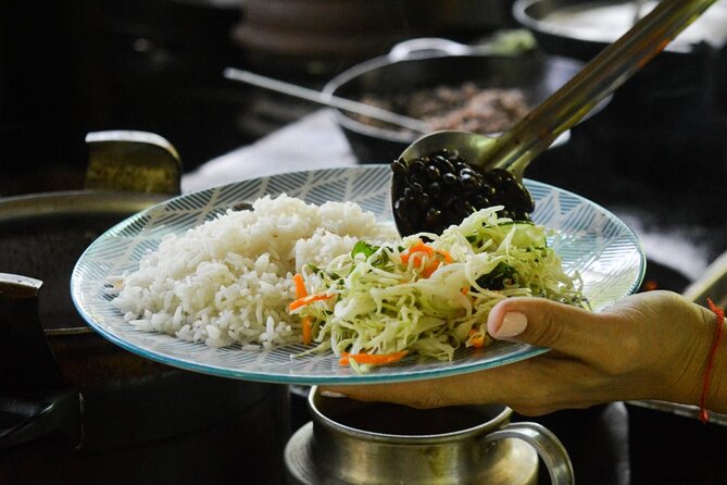 Costa Rica Cooking, The Stove of Chela - Dining in a Typical Manner