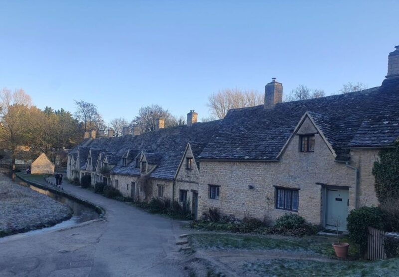 Cotswolds: Stratford-Upon-Avon 2-Day Tour With Cottage Stay - Key Points