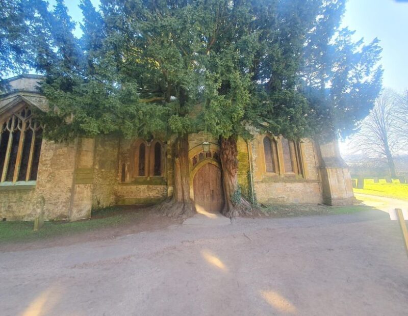 Cotswolds: Stratford-Upon-Avon 2-Day Tour With Cottage Stay - Windrush River in Bourton-on-the-Water