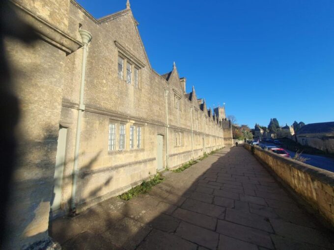 Cotswolds: Stratford-Upon-Avon 2-Day Tour With Cottage Stay - Guided Cotswolds Exploration