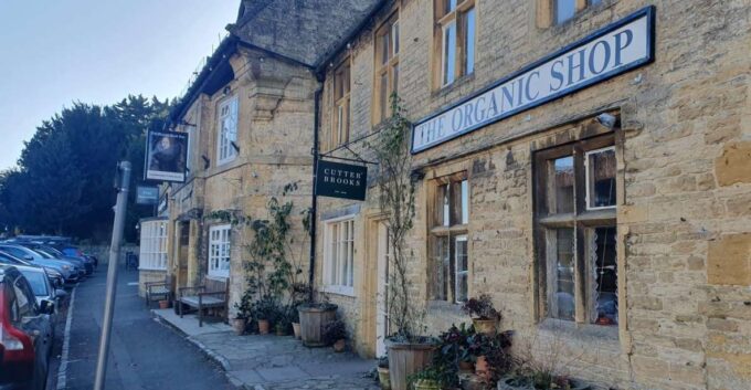 Cotswolds: Stratford-Upon-Avon 2-Day Tour With Cottage Stay - Taking in Shakespeares Hometown
