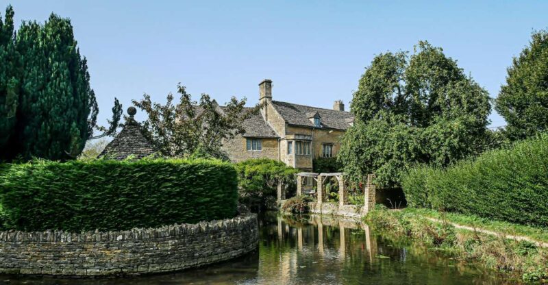 Cotswolds: Tour of Cotswolds With Guide - Sedan - Bibury Guided Tour
