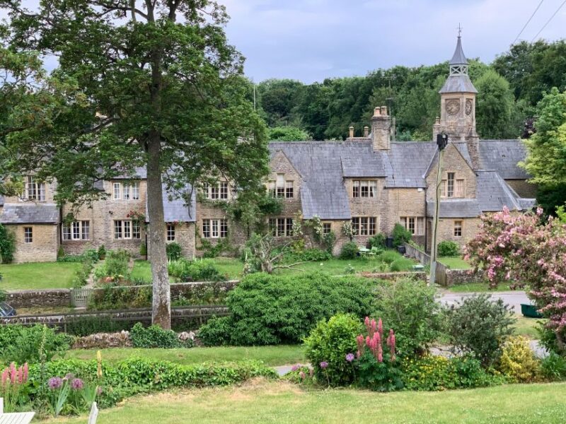 Cotswolds: Tour of Cotswolds With Guide - Sedan - The Slaughters Guided Tour