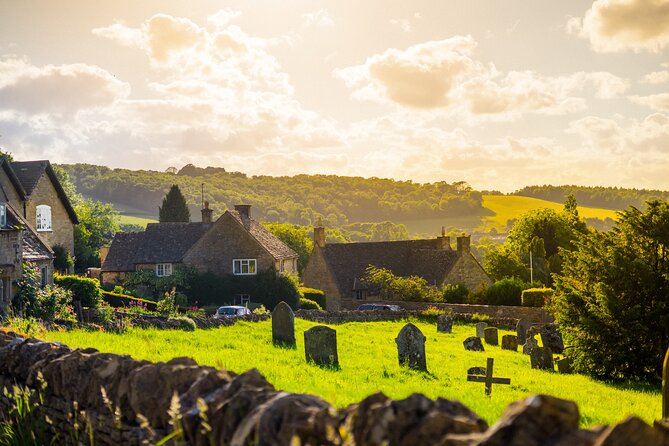 Cotswolds Village Private Car Tour and Photoshoot - Meeting and Pickup