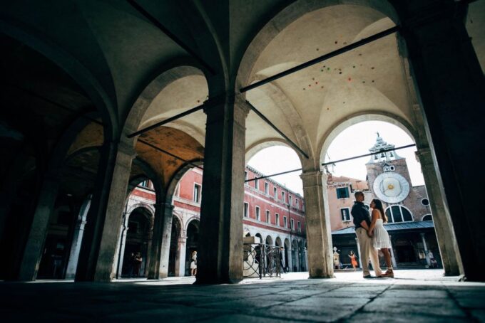 Couple Photography in Romantic Venice Among the Streets And. - Recommended Attire and Prohibited Items