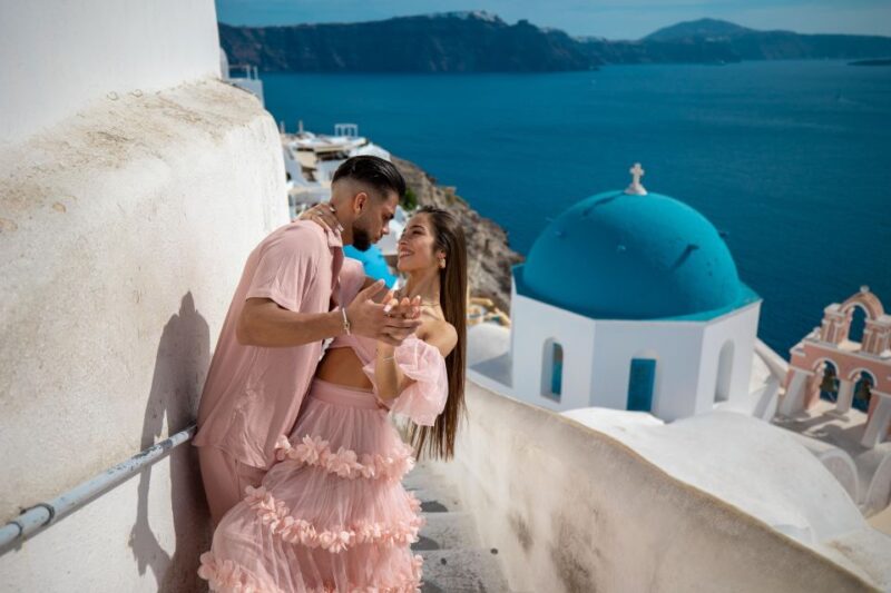 Couple Photoshoot With 50 Digital Edited Photos - Recommended Attire
