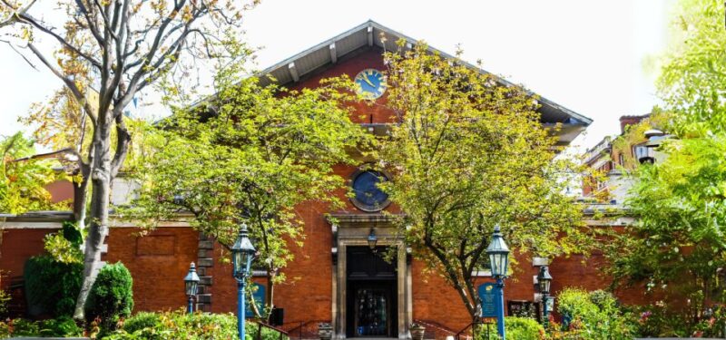 Covent Garden to Piccadilly Circus Walking Tour With an App - Reaching Piccadilly Circus