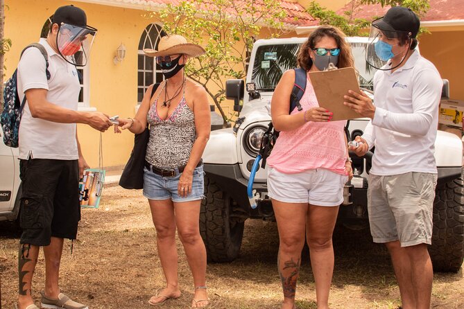 Cozumel Private Jeep Tour With Snorkeling Experience and Lunch - Guided Experience
