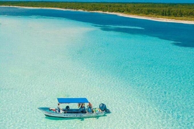 Cozumel: Snorkel Tour to El Cielo, Palancar, and Colombia - Onboard Amenities