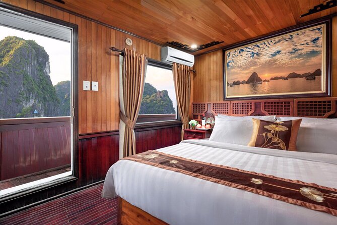 Cozy Bay Classic Cruise 2D1N,Kayak,Swim,Titop,Cave By Expressway - Dining and Onboard Experience