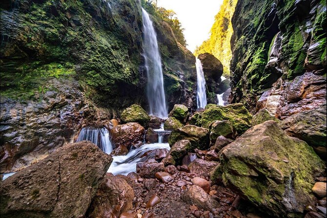 CR Natural Wonders Trek. Bajos Del Toro the Waterfall Trail + Poas Volcano. - Key Points