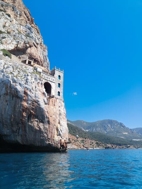 Crabonaxa: SUP Rentals SELLA Del Diavolo Poetto Calamosca - Safety Guidelines for a Worry-Free Adventure