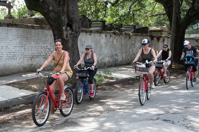 Craft Beer and Garden District Bike Tour in New Orleans - Exploring the Garden District