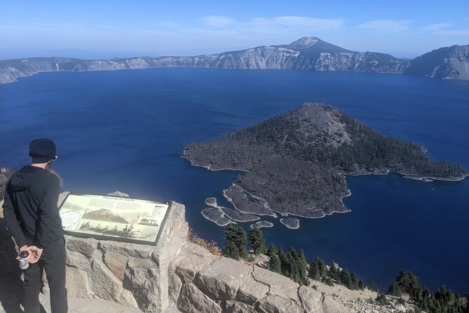Crater Lake Day Shared Tour - Tour Capacity and Accessibility