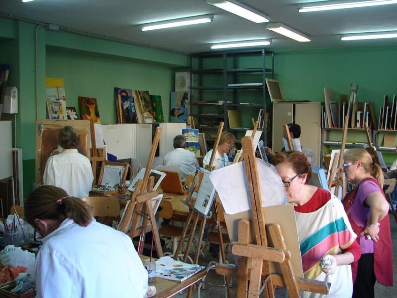 CREA TU ESTILO DE PINTURA / CREATE YOUR PAINTING STYLE - Target Audience and Requirements