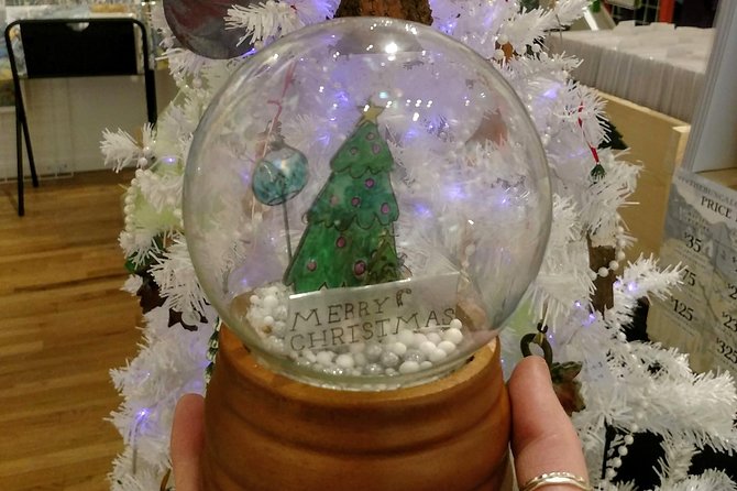 Create Your Own Winter Snow Globe in Estes Park - Choosing Your Snow Globe Theme