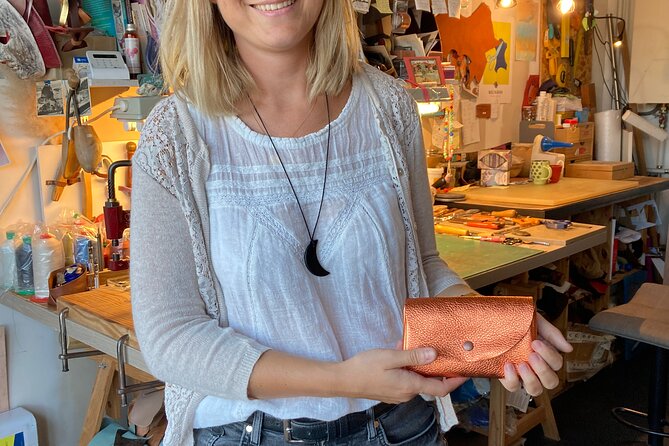 Creation of Personalized Leather Wallet in Arbonne - Leather Wallet Creation Process