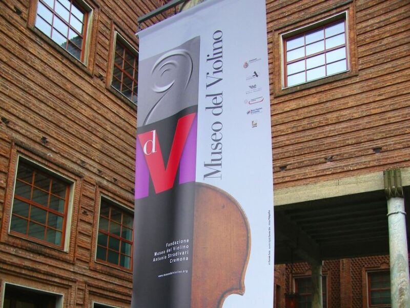 Cremona Private City Tour With Licensed Tour Guide - Meeting Information