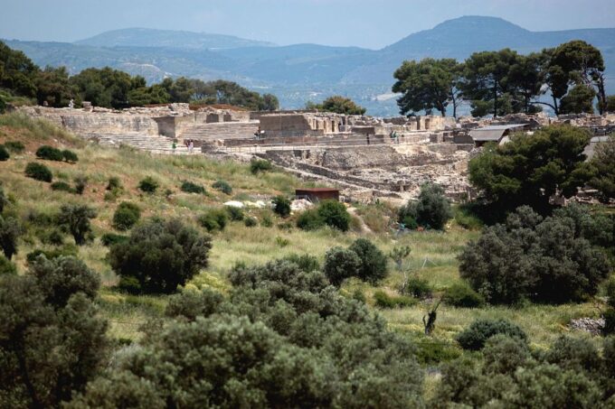 Crete: Easter Monasteries and Churches Tour - Tasting Local Cuisine