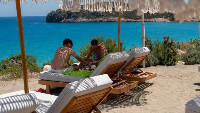 Crete: Full-Day Coach Trip to Voulisma Beach - Language Options