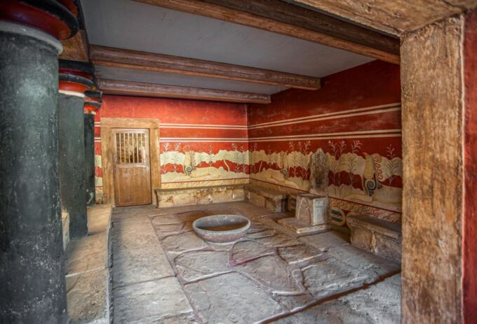 Crete: Knossos Palace, Archaeological Museum & Heraklion - Museums 5,000-Year-Old Artifacts