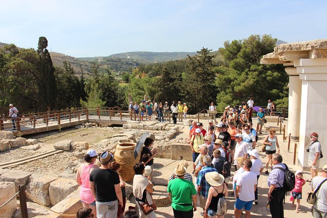 Crete Minoan Discovery Tour With Knossos Palace, Heraklion, and Live Dance Show - Tasting Cretan Delicacies