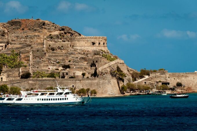 Crete: Spinalonga, Elounda, & Agios Nikolaos Boat Tour & BBQ - Explore Spinalongas History
