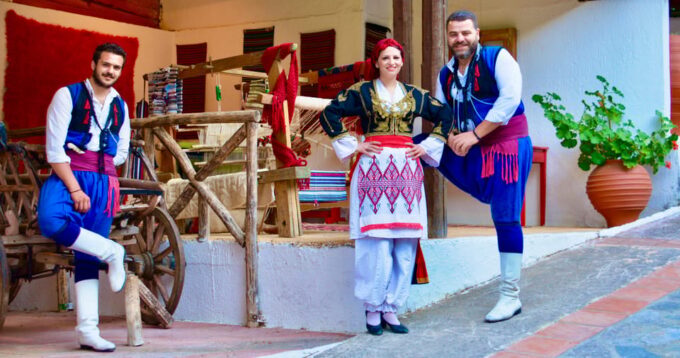 Crete: Traditional Cretan Night: Live Show and Dinner - Cultural Immersion and Dance