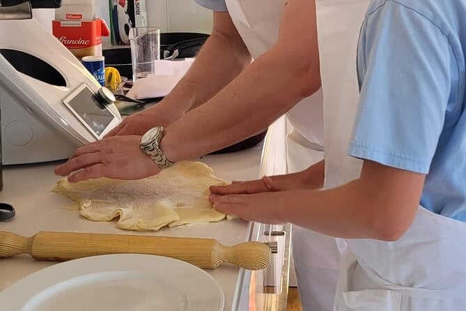 Croix Rousse Market & Rooftop Cooking Class in Lyon - Highlighting the Menu Offerings