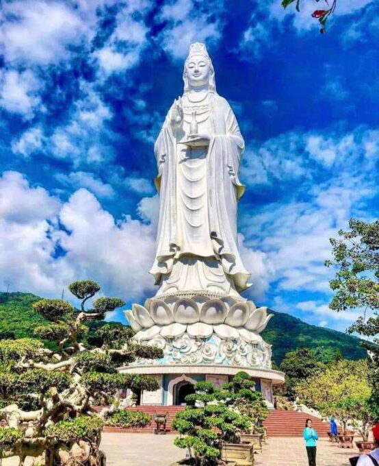 Cross Hai Van Pass and Soak in Hue’s Beauty - Delve Into the Rich History of Thien Mu Pagoda