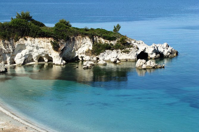 Cruise Along the Coast of Kefalonia With Lunch and Wine - Lunch With Wine and Drinks