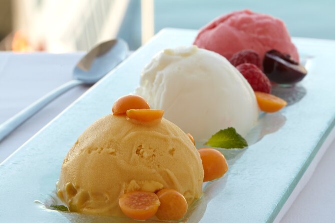 Cruise and Dine Dinner / Cape Town: Sunset Champagne Cruise and 3-Course Dinner - Dining at V&A Waterfront