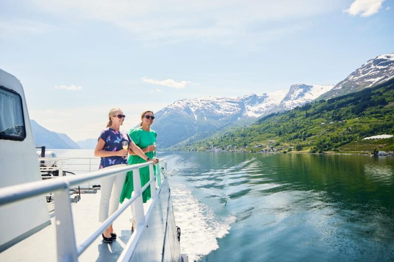 Cruise Eidfjord-Lofthus Roundtrip, Shuttle to Dronningstien - H.M. Queen Sonjas Panorama Hiking Trail