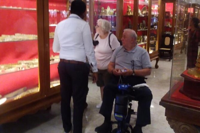 Cruise Passengers With Physical Challenges Explore Colombo by Car - Tour Details