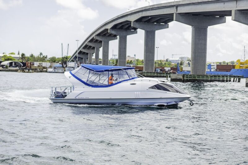 Cruise Ship Travellers Bahamas via Boat Semi-sub Glassbottom - Key Points