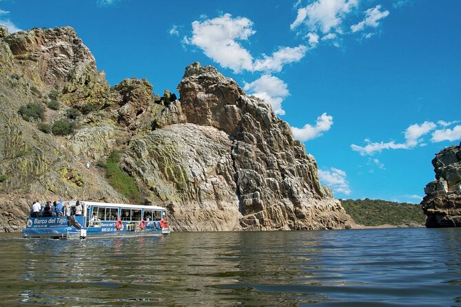 Cruise Tour From Ceclavin Heading to Canchos De Ramiro - Onboard Amenities