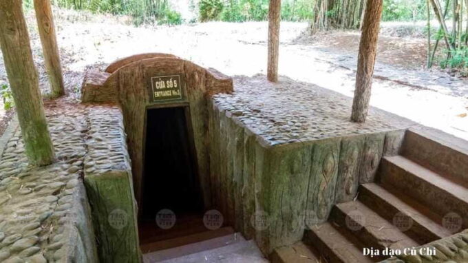 Cu Chi Tunnels and Cao Dai Temple and Black Virgin Mountian - Experiencing Wartime Relics and Traps