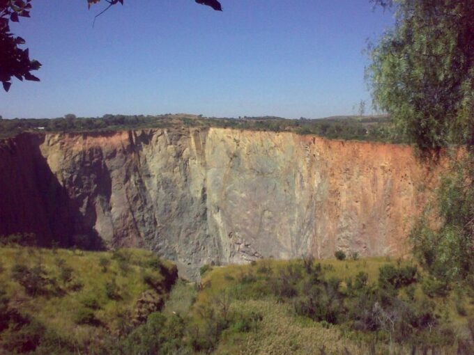 Cullinan Diamond Mine & Pretoria Full Day Tour - Tour Logistics and Pickup